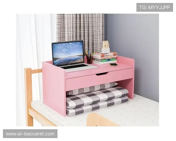 在床上加个小桌子轻松玩游戏让你享受舒适休闲时光